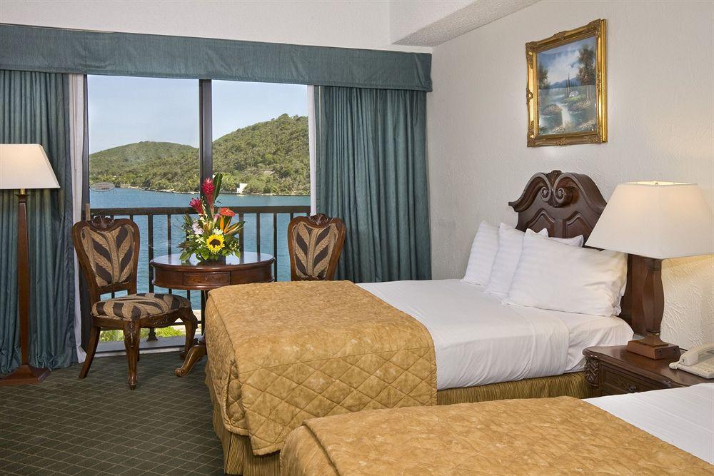 Windward Passage Hotel Charlotte Amalie Szoba fotó